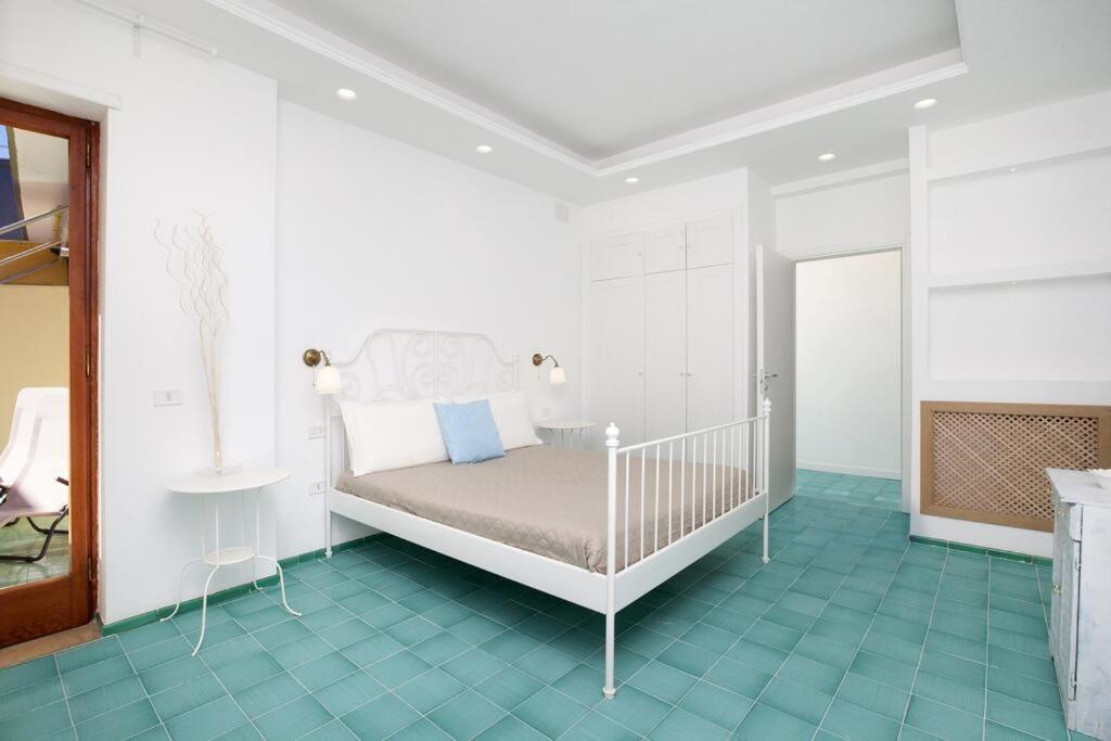 Super Attico Vista Mare Con Piscina Apartment Sorrento Exterior photo